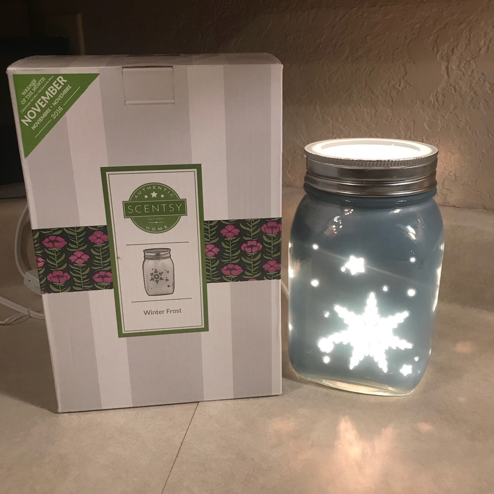 Scentsy Christmas 🎄 warmer.